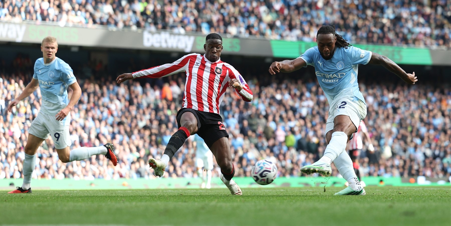 Manchester City Edge Sunderland in Eight-Goal Thriller